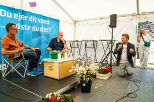 Miljøminister Magnus Heunicke Taler Om Drikkevand Med Danske Vandværker.
